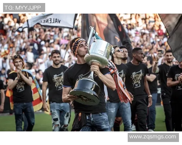 费兰托雷斯的足球之路:从青训崭露头角到国际赛场的闪耀时刻 费兰托雷斯的足球之路:从青训崭露头角到国际赛场的闪耀时刻