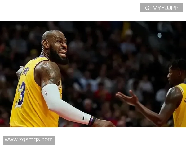 詹姆斯砍下三双，带领湖人力克开拓者