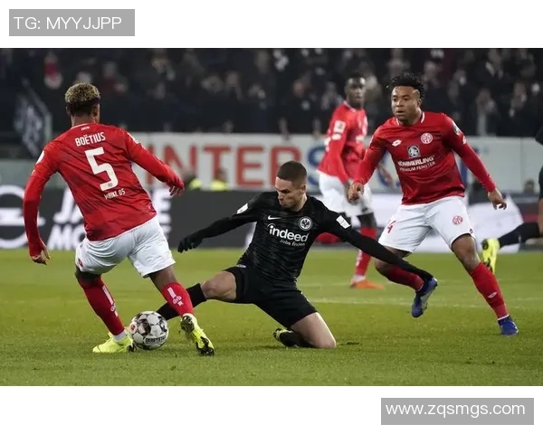 门兴客场遭遇重挫，法兰克福逆袭逼近积分榜前列