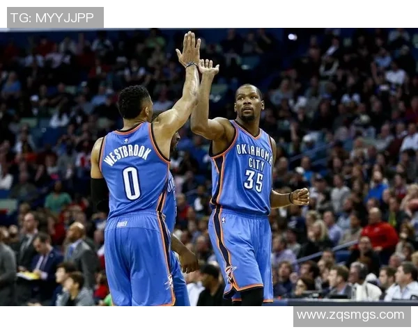 勇士与雷霆激战11月4日NBA赛场精彩瞬间回顾与分析